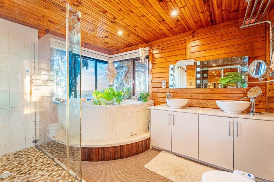 5 Bedroom Property for Sale in Yzerfontein Western Cape